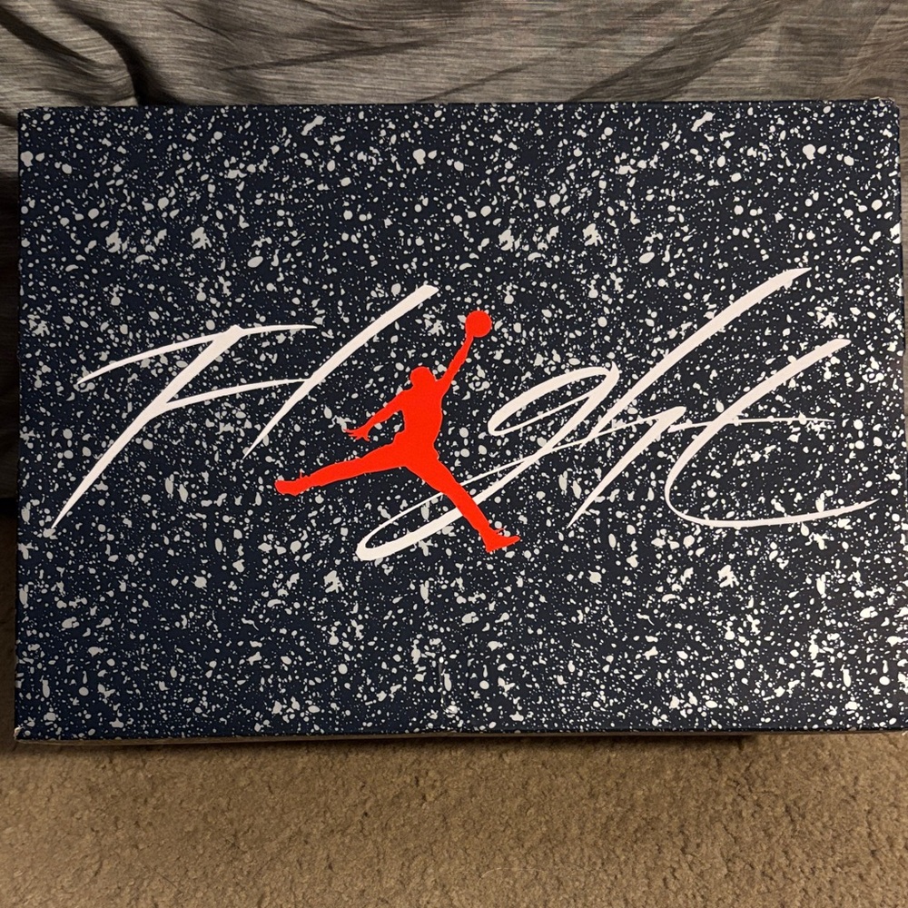 Air Jordan 4 Retro White and Navy Sneakers - Picture 6 of 6